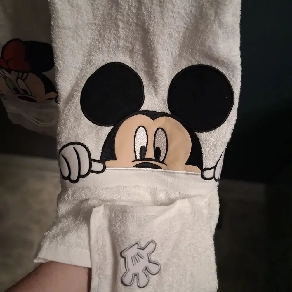 Disney Parks nwt bath towels 24x48 + wash cloths Minnie Mickey Mouse
